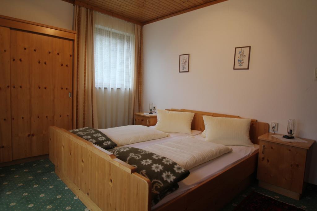 Pension Hubertushof Beim Roemerbad Бад Кляйнкирххайм Экстерьер фото